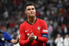 包含C罗迎来五赛季高光表现，澳大利亚队球迷沸腾！的词条-365bet游戏注册